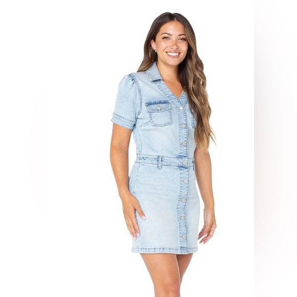 CELEBRITY PINK Button up Dress, Women's
Size L 19” pit to pit 
16” waist - Picture 4 of 6